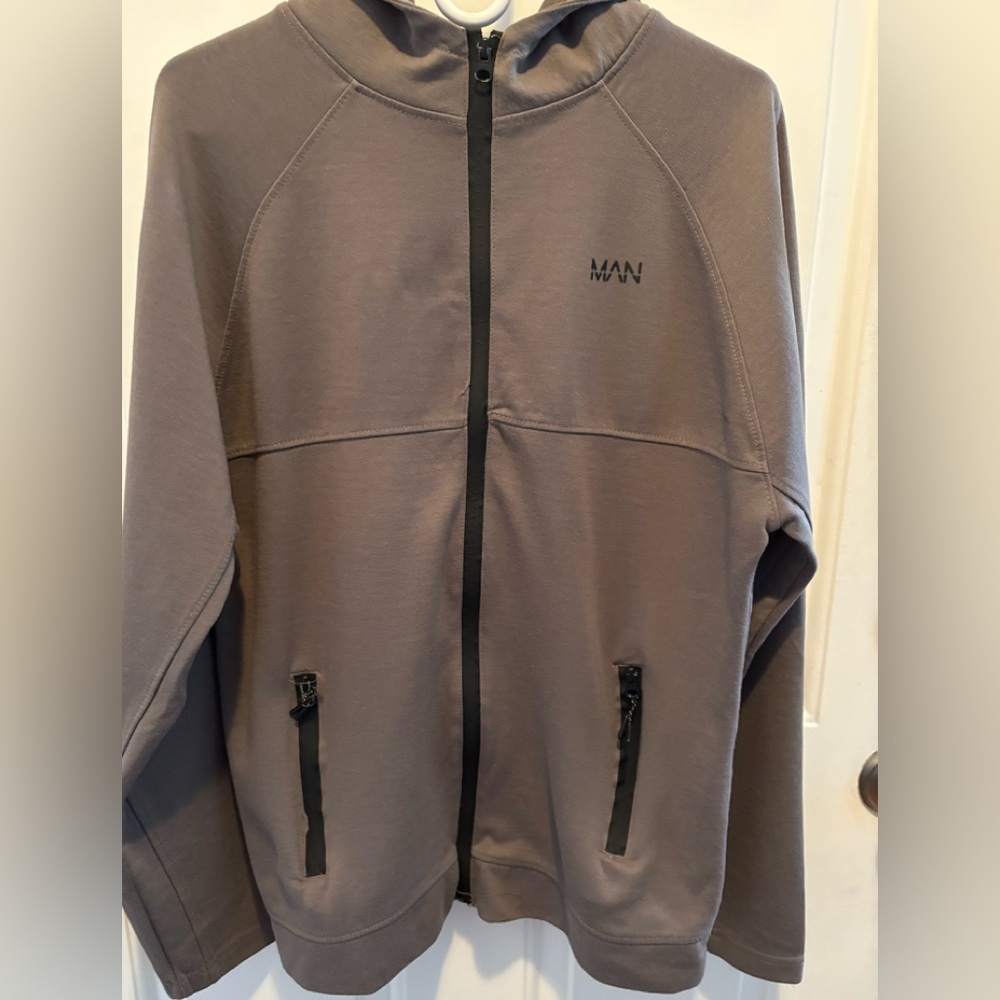 Men’s Boo Hoo Man Zip-Up Hoodie with Black Accents
